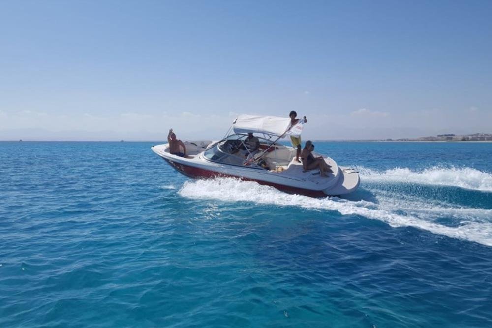 private speed boat
