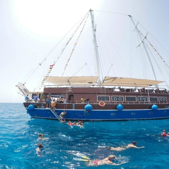 Luxury Yacht Cruise — image 1