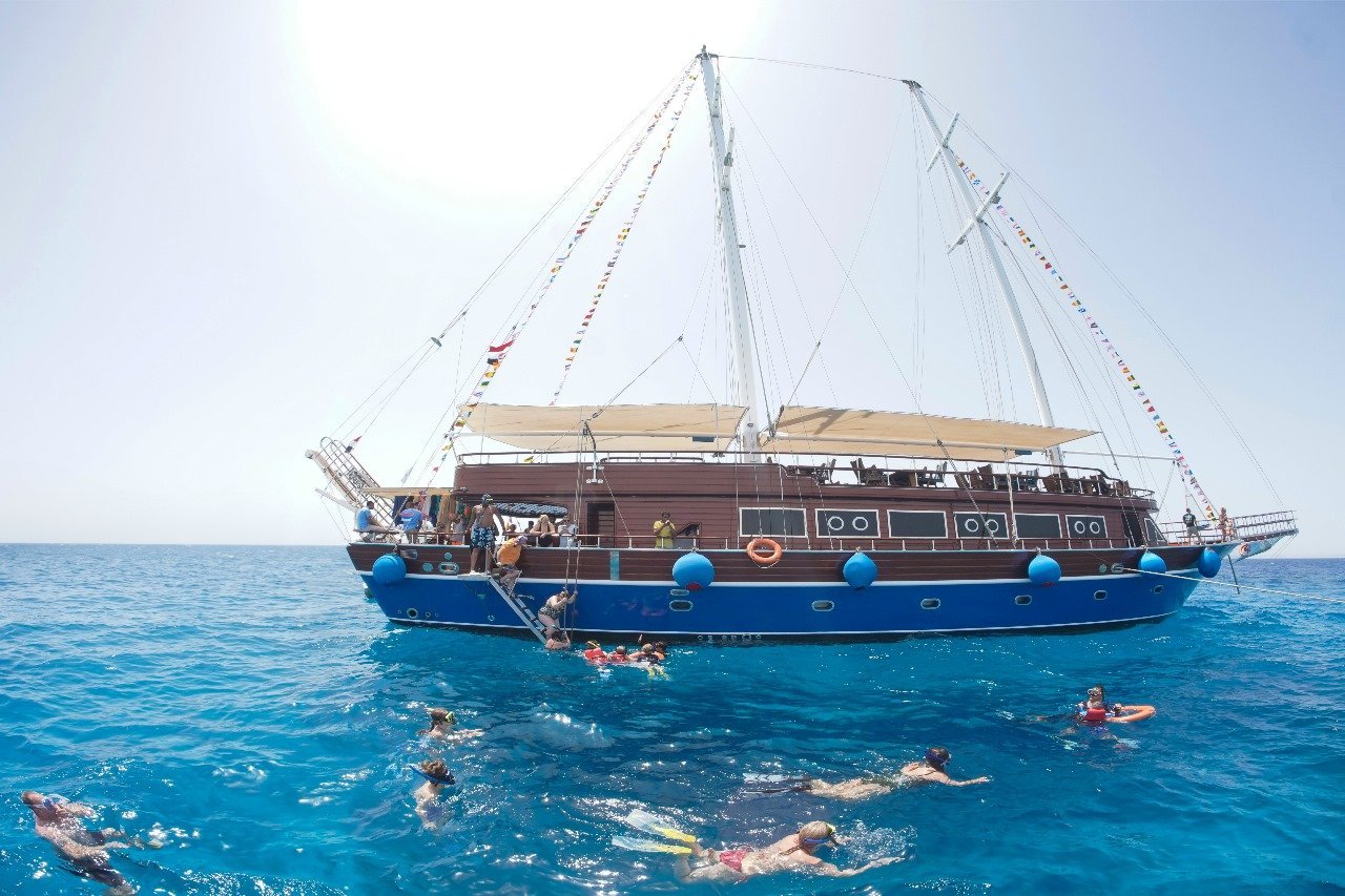 Luxury Yacht Cruise — image 1