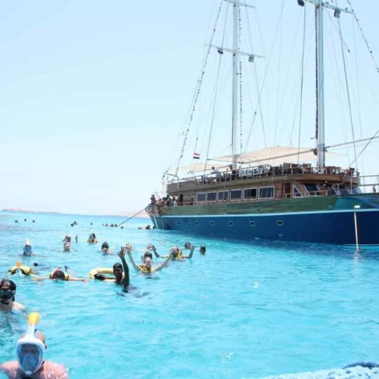 Luxury Yacht Cruise — image 5